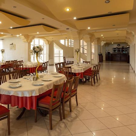 Hotel Denis Daneş Extérieur photo