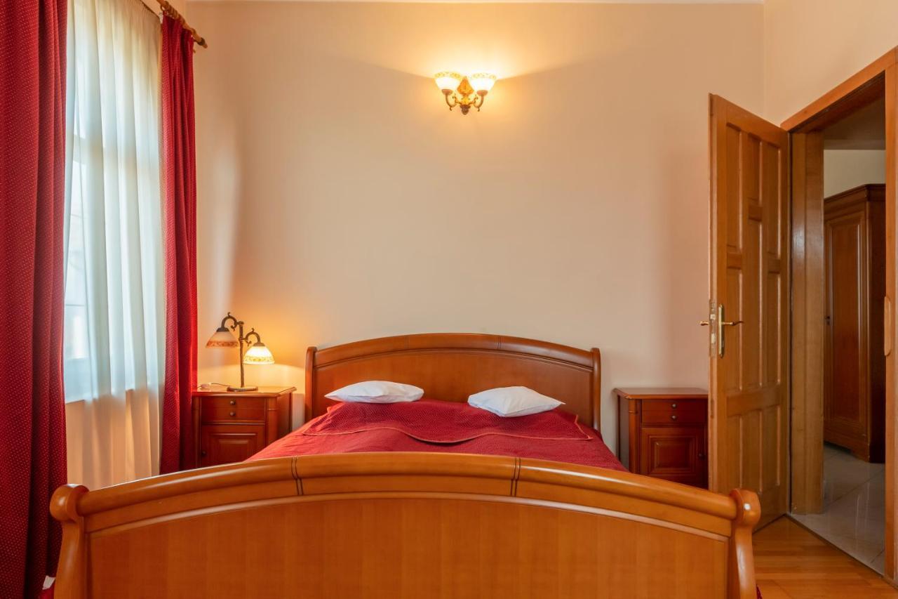 Hotel Denis Daneş Extérieur photo