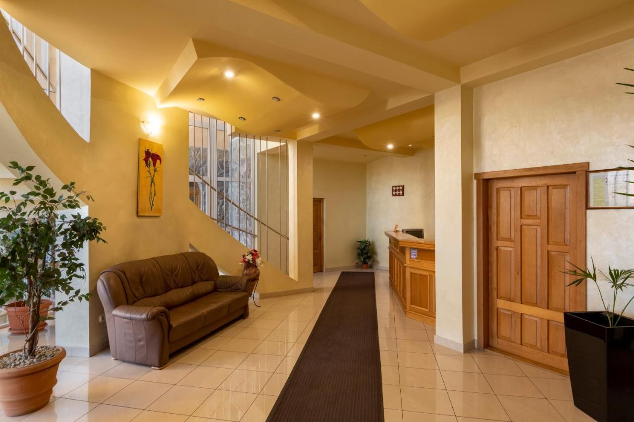 Hotel Denis Daneş Extérieur photo