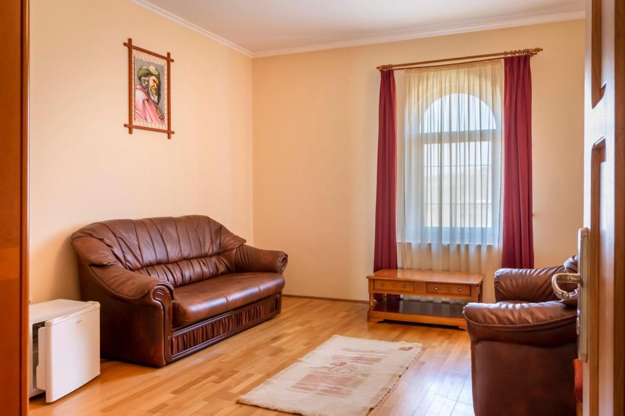 Hotel Denis Daneş Extérieur photo