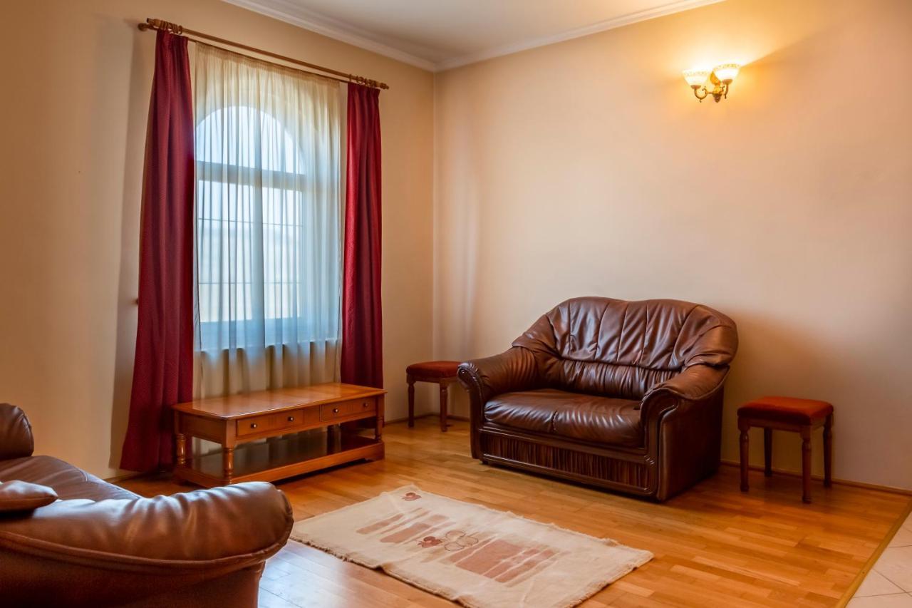 Hotel Denis Daneş Extérieur photo