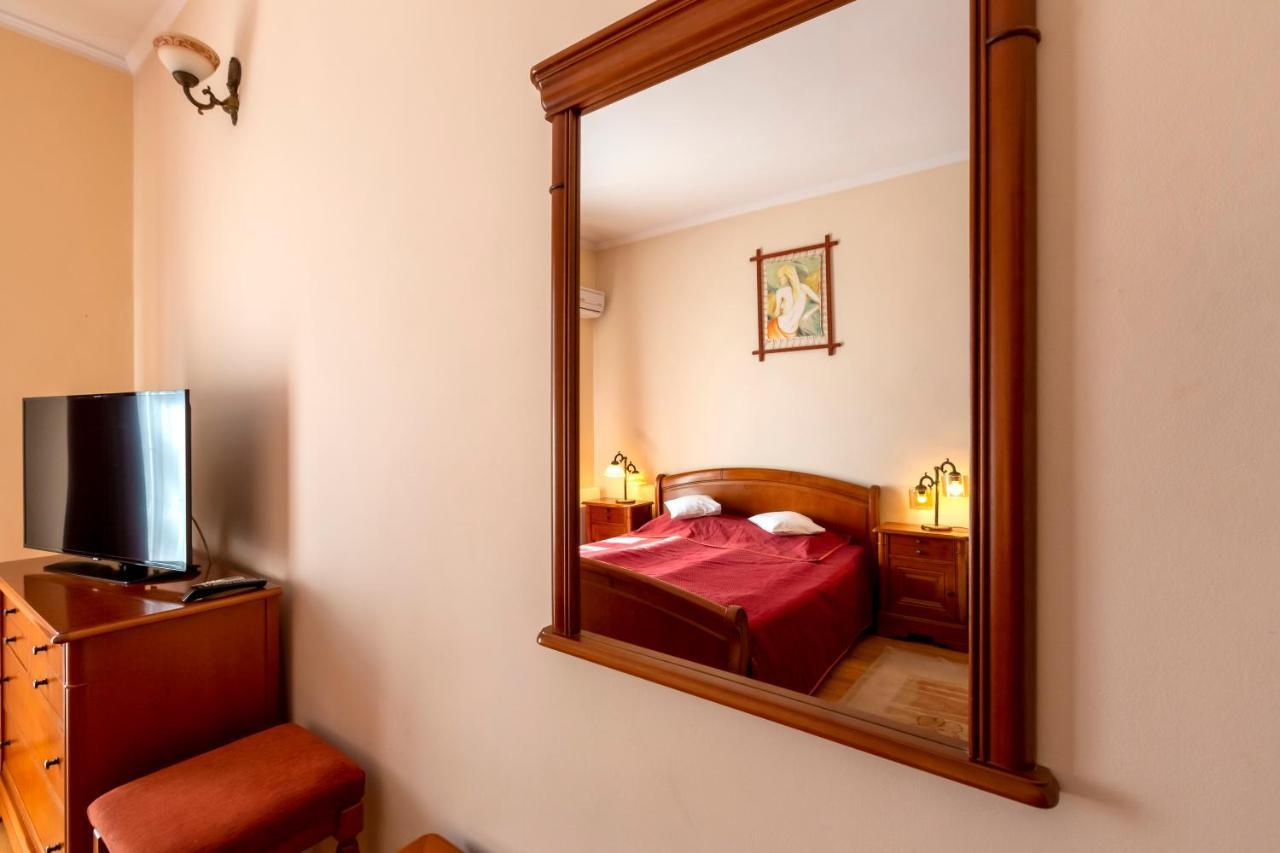 Hotel Denis Daneş Extérieur photo