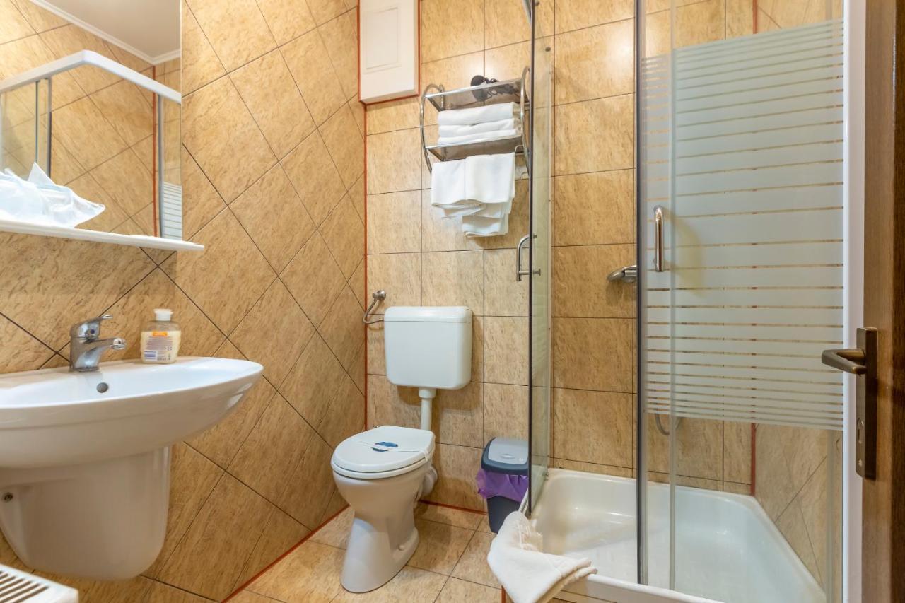 Hotel Denis Daneş Extérieur photo