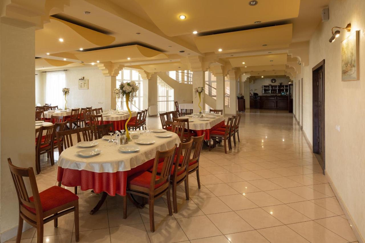 Hotel Denis Daneş Extérieur photo
