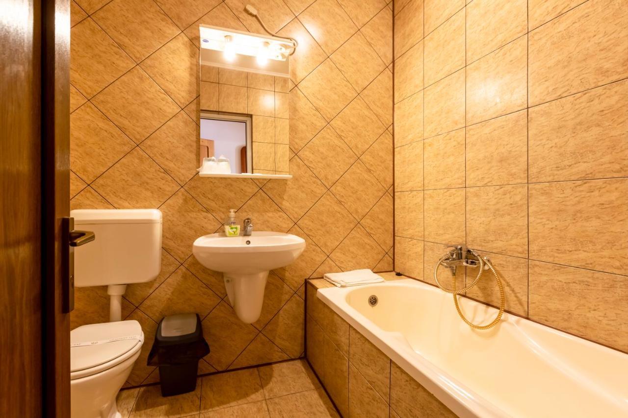 Hotel Denis Daneş Extérieur photo