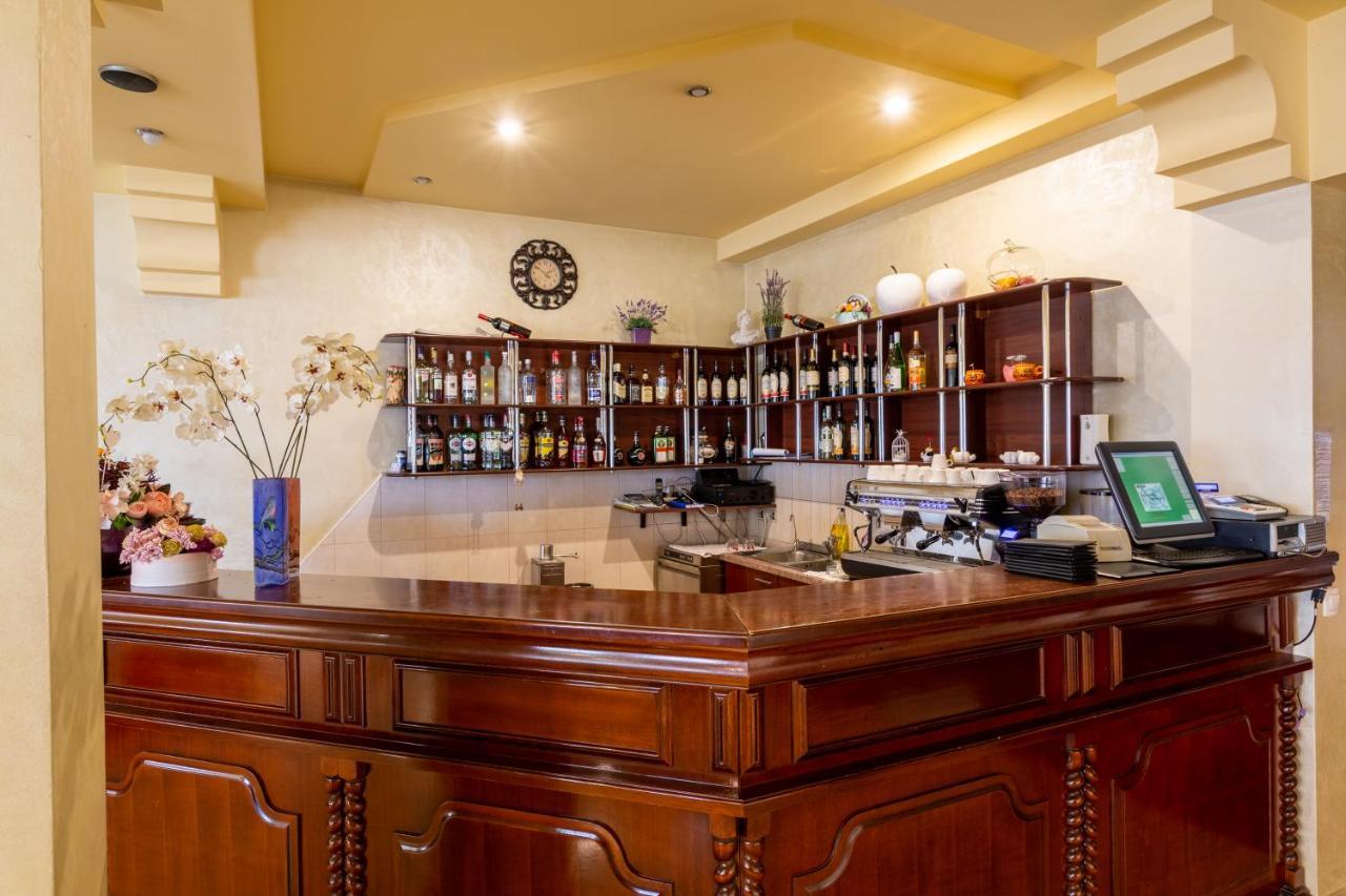 Hotel Denis Daneş Extérieur photo