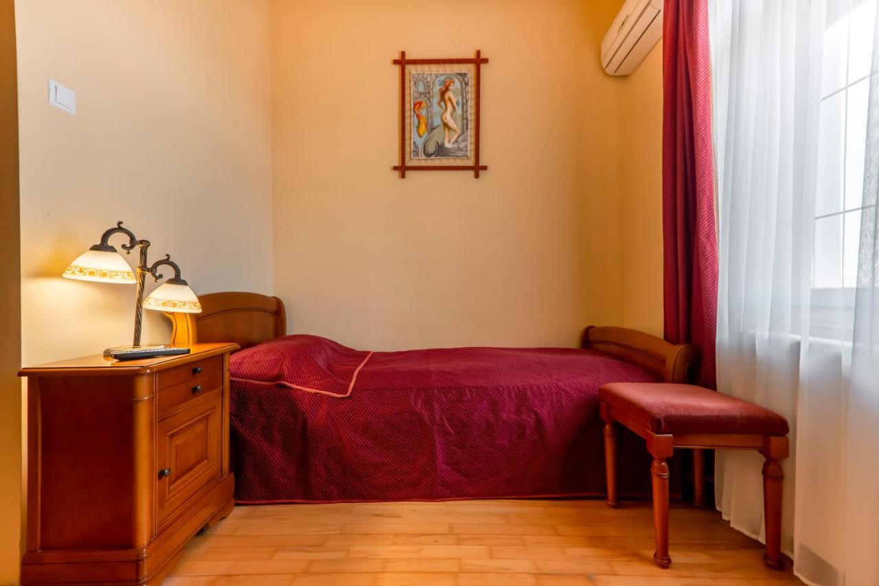 Hotel Denis Daneş Extérieur photo