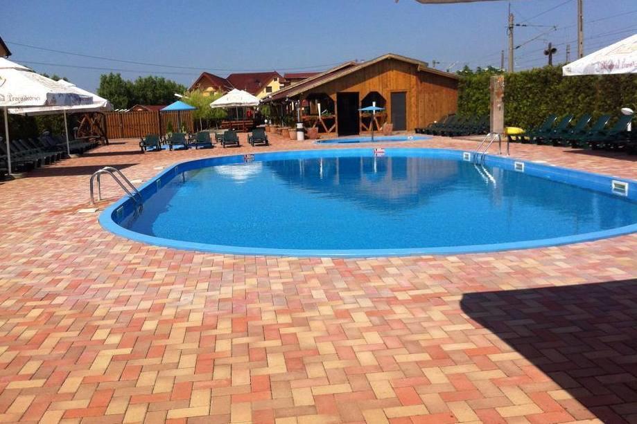 Hotel Denis Daneş Extérieur photo